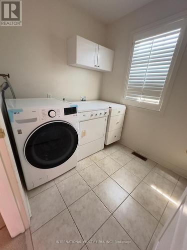 2176 Highcliffe Way, Oakville, ON - Indoor Photo Showing Laundry Room