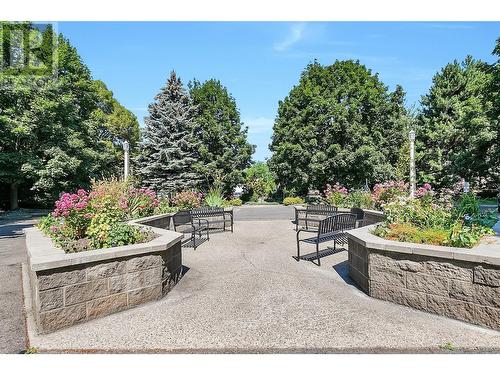 933 Harvey Avenue Unit# 110, Kelowna, BC - Outdoor