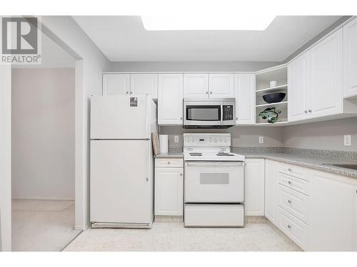 933 Harvey Avenue Unit# 110, Kelowna, BC - Indoor Photo Showing Kitchen