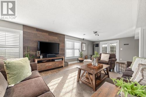 2084 Ron Harnden Road, Hamilton Township, ON - Indoor Photo Showing Living Room