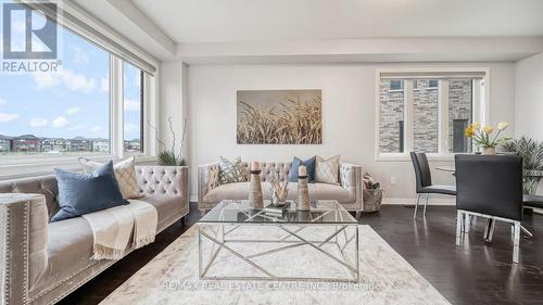 320 Bismark Drive, Cambridge, ON - Indoor Photo Showing Living Room