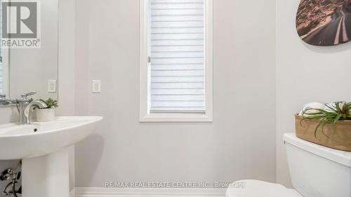 320 Bismark Drive, Cambridge, ON - Indoor Photo Showing Bathroom