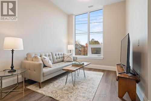 103 - 73 Arthur Street S, Guelph, ON - Indoor Photo Showing Living Room