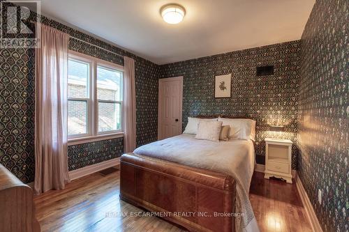 94 Queensdale Avenue E, Hamilton, ON - Indoor Photo Showing Bedroom