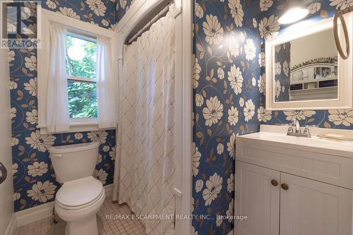 94 Queensdale Avenue E, Hamilton, ON - Indoor Photo Showing Bathroom