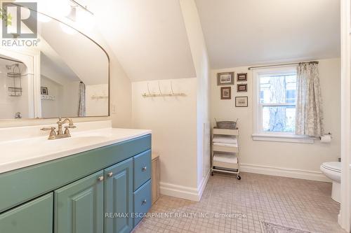 94 Queensdale Avenue E, Hamilton, ON - Indoor Photo Showing Bathroom