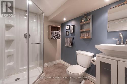 94 Queensdale Avenue E, Hamilton, ON - Indoor Photo Showing Bathroom