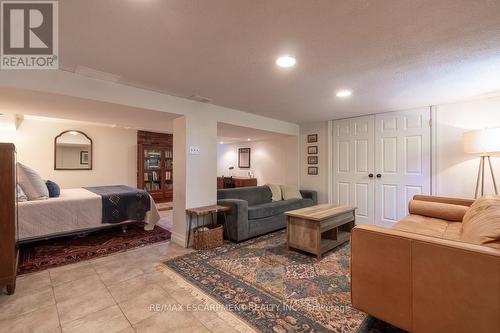 94 Queensdale Avenue E, Hamilton, ON - Indoor Photo Showing Living Room