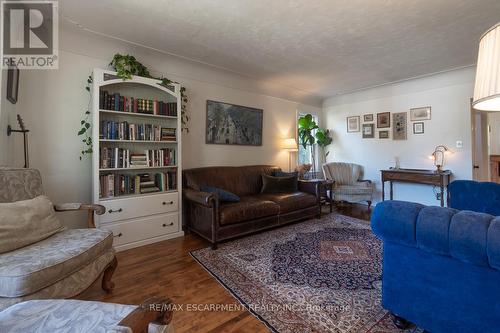 94 Queensdale Avenue E, Hamilton, ON - Indoor Photo Showing Living Room