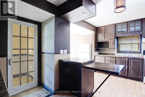 5 Porter Avenue, Haldimand, ON - Indoor Photo Showing Kitchen With Double Sink