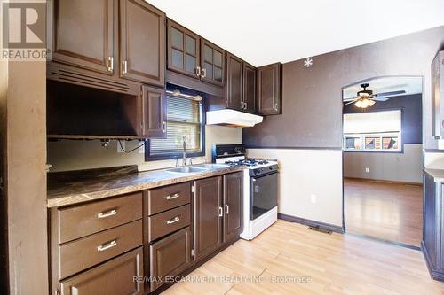 5 Porter Avenue, Haldimand, ON - Indoor Photo Showing Kitchen With Double Sink