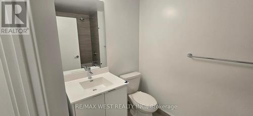 428 - 181 Sheppard Ave Avenue S, Toronto, ON - Indoor Photo Showing Bathroom