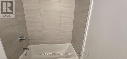 428 - 181 Sheppard Ave Avenue S, Toronto, ON - Indoor Photo Showing Bathroom