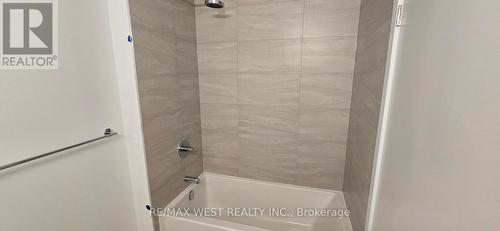 428 - 181 Sheppard Ave Avenue S, Toronto, ON - Indoor Photo Showing Bathroom