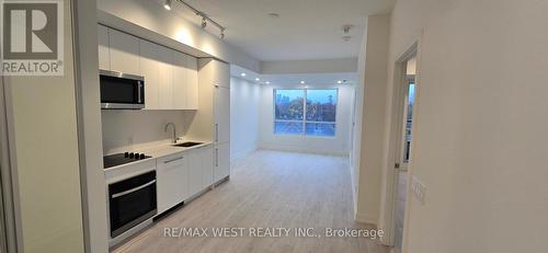 428 - 181 Sheppard Ave Avenue S, Toronto, ON - Indoor Photo Showing Kitchen