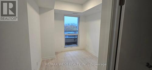 428 - 181 Sheppard Ave Avenue S, Toronto, ON - Indoor Photo Showing Other Room