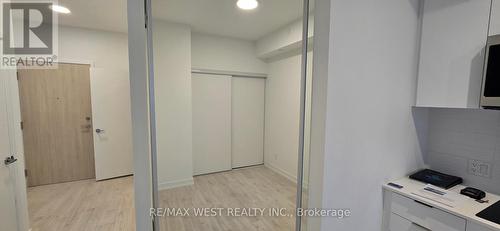 428 - 181 Sheppard Ave Avenue S, Toronto, ON - Indoor Photo Showing Other Room