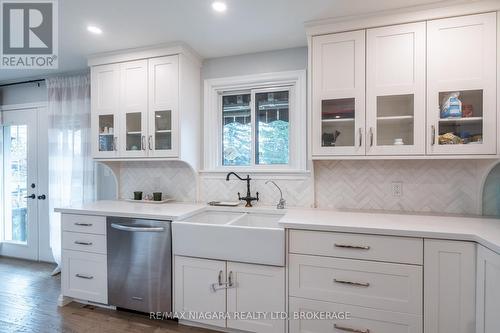 46 Kinross Street, Haldimand, ON - Indoor Photo Showing Kitchen