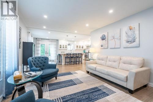 46 Kinross Street, Haldimand, ON - Indoor Photo Showing Living Room