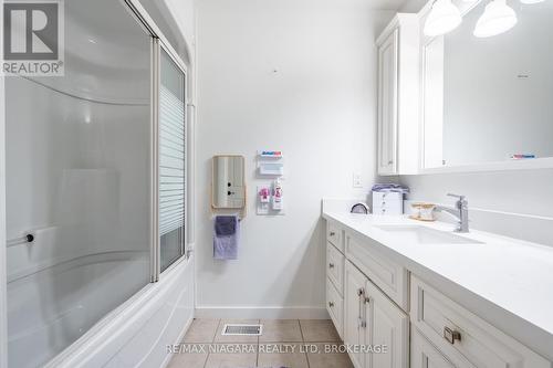 46 Kinross Street, Haldimand, ON - Indoor Photo Showing Bathroom