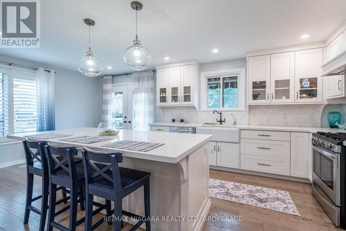 46 Kinross Street, Haldimand, ON - Indoor Photo Showing Kitchen With Upgraded Kitchen