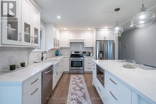 46 Kinross Street, Haldimand, ON - Indoor Photo Showing Kitchen With Upgraded Kitchen