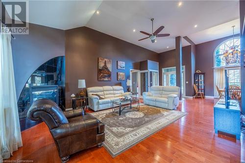 32 Blossom Avenue, Simcoe, ON - Indoor Photo Showing Living Room