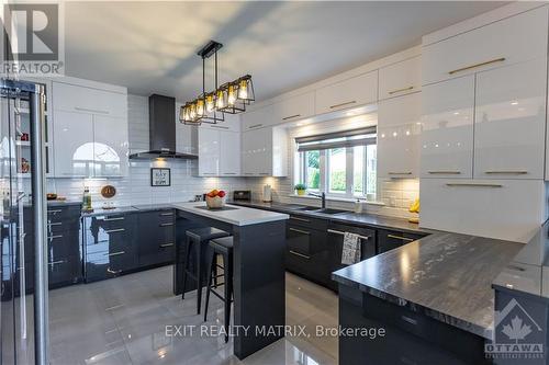 3835 Old Highway 17, Clarence-Rockland, ON - Indoor Photo Showing Kitchen With Double Sink With Upgraded Kitchen