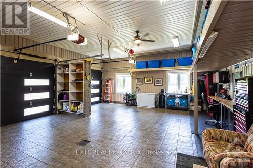 3835 Old Highway 17, Clarence-Rockland, ON - Indoor Photo Showing Garage