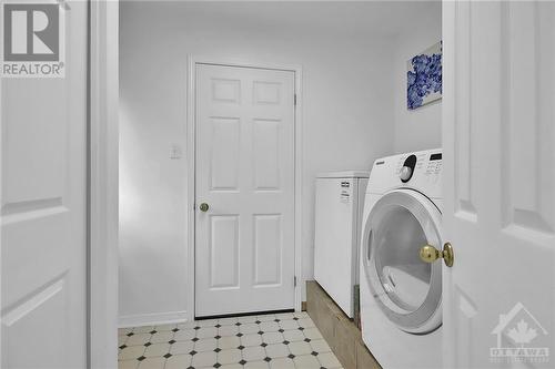 1284 Ben Royal Avenue, Greely, ON - Indoor Photo Showing Laundry Room