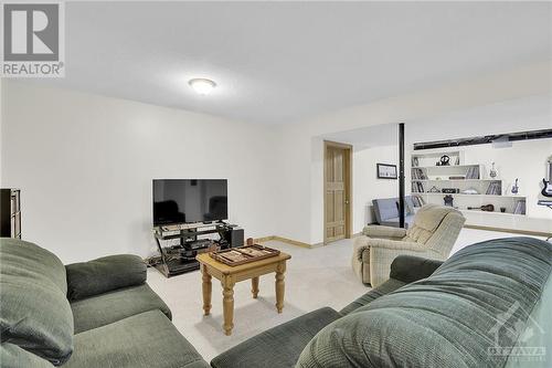 1284 Ben Royal Avenue, Greely, ON - Indoor Photo Showing Living Room