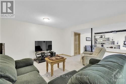 1284 Ben Royal Avenue, Ottawa, ON - Indoor Photo Showing Living Room