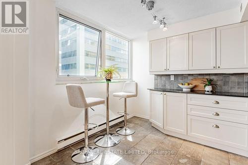 1007 - 360 Bloor Street E, Toronto, ON - Indoor Photo Showing Kitchen