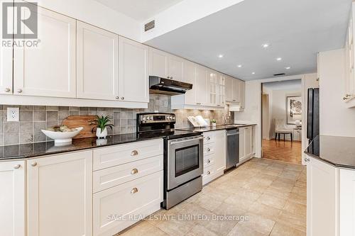 1007 - 360 Bloor Street E, Toronto, ON - Indoor Photo Showing Kitchen With Upgraded Kitchen