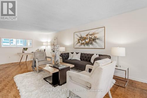 1007 - 360 Bloor Street E, Toronto, ON - Indoor Photo Showing Living Room