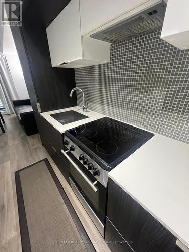 505 - 159 Dundas Street E, Toronto, ON - Indoor Photo Showing Kitchen