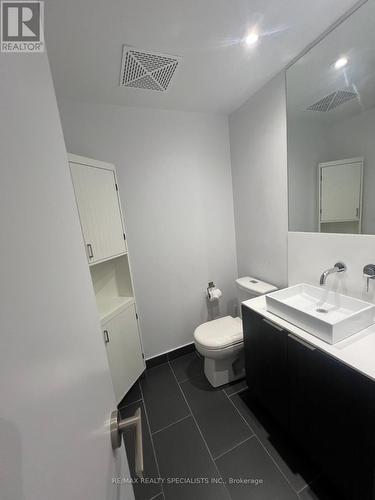 505 - 159 Dundas Street E, Toronto, ON - Indoor Photo Showing Bathroom