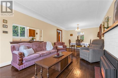 155 Walter Avenue S, Hamilton, ON - Indoor Photo Showing Living Room