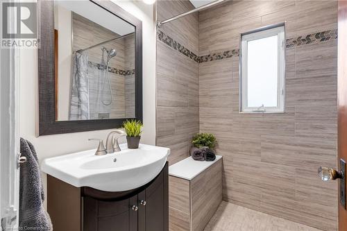 155 Walter Avenue S, Hamilton, ON - Indoor Photo Showing Bathroom