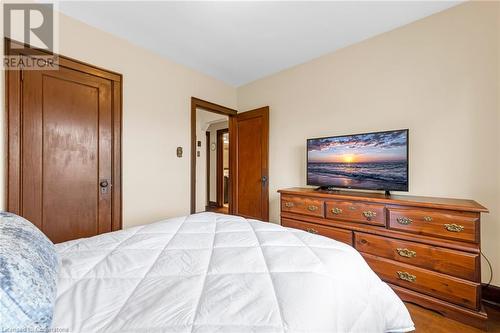 155 Walter Avenue S, Hamilton, ON - Indoor Photo Showing Bedroom