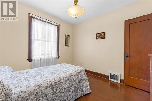 155 Walter Avenue S, Hamilton, ON - Indoor Photo Showing Bedroom