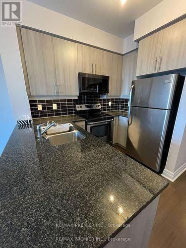 506 - 8110 Birchmount Road, Markham, ON - Indoor Photo Showing Kitchen With Stainless Steel Kitchen