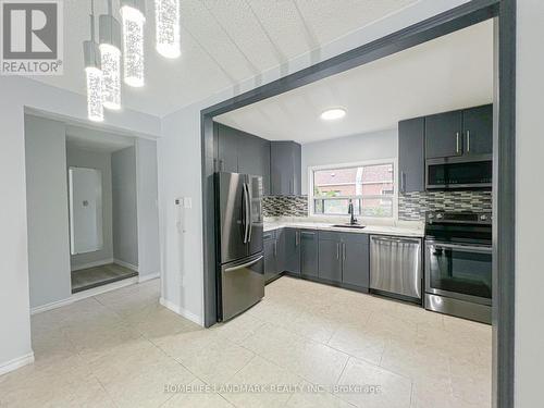 137 - 34 Venetian Crescent, Toronto, ON - Indoor Photo Showing Kitchen