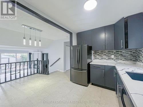 137 - 34 Venetian Crescent, Toronto, ON - Indoor Photo Showing Kitchen With Upgraded Kitchen