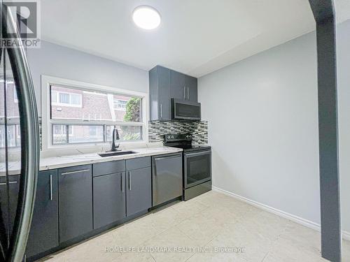 137 - 34 Venetian Crescent, Toronto, ON - Indoor Photo Showing Kitchen