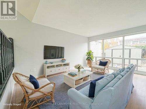 137 - 34 Venetian Crescent, Toronto, ON - Indoor Photo Showing Living Room