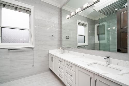 9065 164 Street, Surrey, BC - Indoor Photo Showing Bathroom