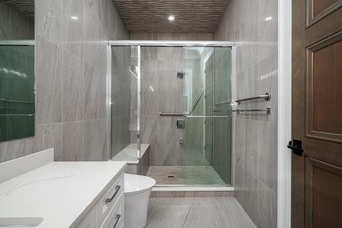 9065 164 Street, Surrey, BC - Indoor Photo Showing Bathroom