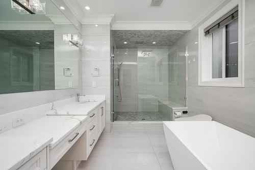 9065 164 Street, Surrey, BC - Indoor Photo Showing Bathroom