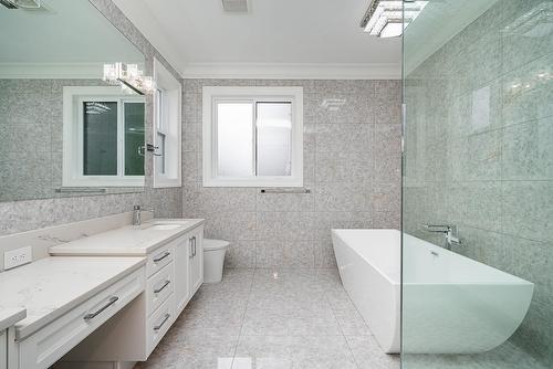 9065 164 Street, Surrey, BC - Indoor Photo Showing Bathroom